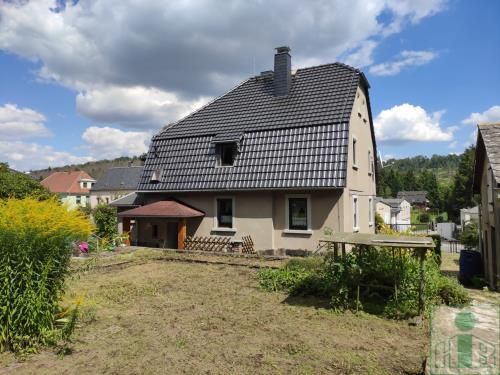 Attraktives Ein-Zweifamilienhaus mit Garage und schönem Grundstück in 02681 Schirgiswalde sucht neue Eigentümer! in Kirschau