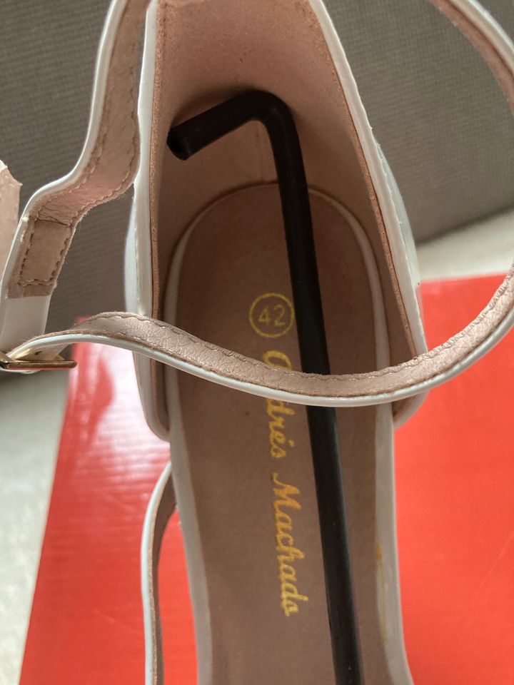 Slingpumps mit weißem Lackleder in GR 42⭐️ high heels in Lehrte