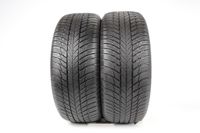 2x Winterreifen Bridgestone Blizzak LM001* 245/45R19 102V XL RSC Nordrhein-Westfalen - Ratingen Vorschau