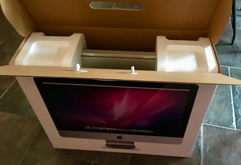 Apple iMac 21,5" Mitte 2010, 8 GB Ram, 500 GB, Top Zustand! in Holsthum