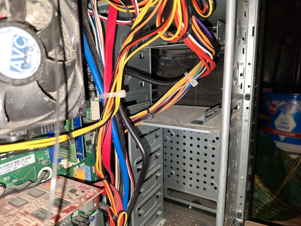 PC Rechner funktioniert einwandfrei aber fehlt Festplatte . in Bonn