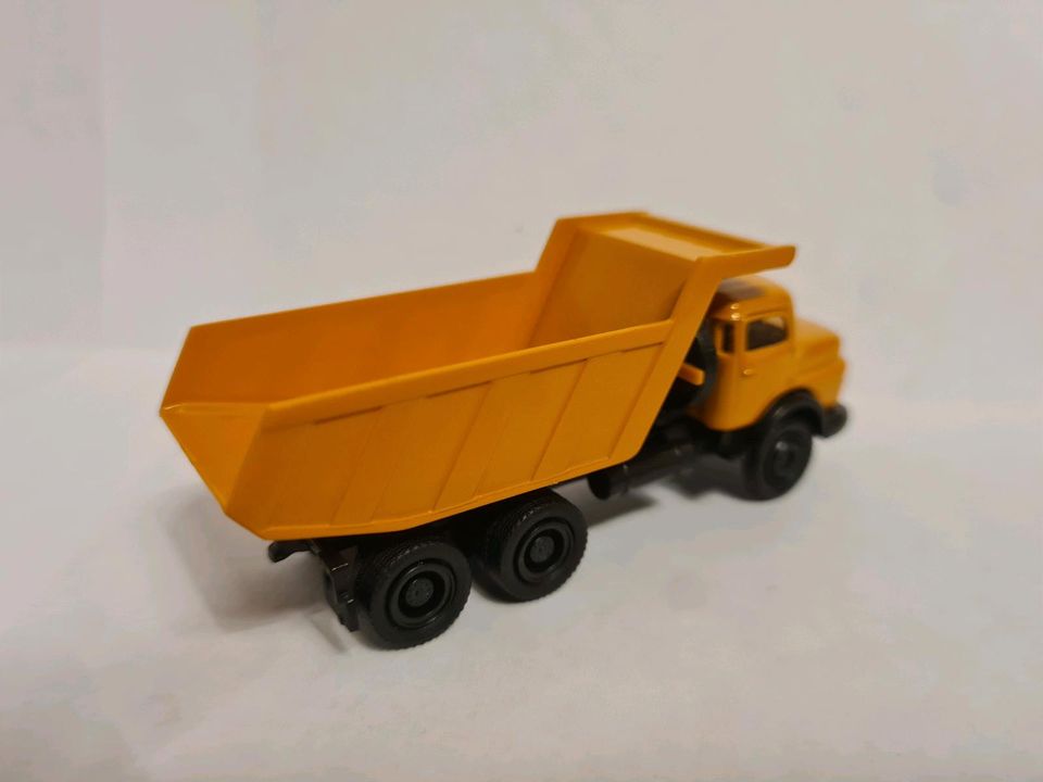 1:87 Schuco MB LAK 2624 Baukipper Orange in Sibbesse 