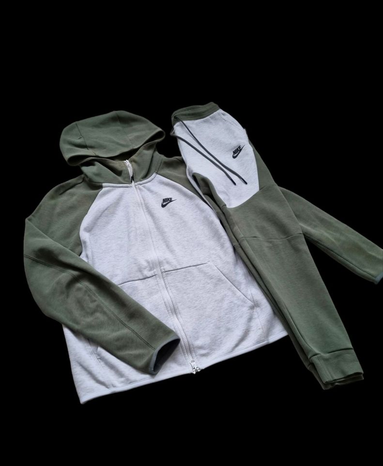 Nike Tech Fleece Trainingsanzug | Jacke L & Hose XL | old season in Wolfsburg