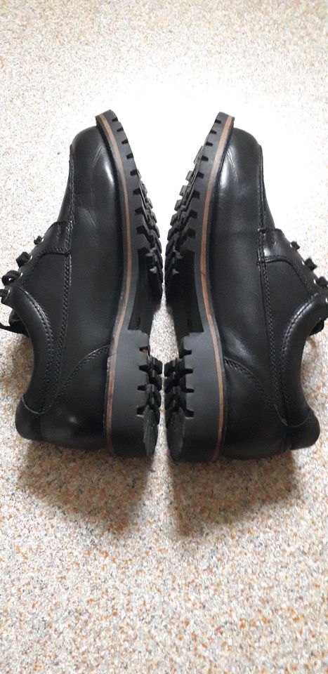 Schnürschuhe Schuhe Gr. 42 Echtleder schwarz wie NEU in Rödental