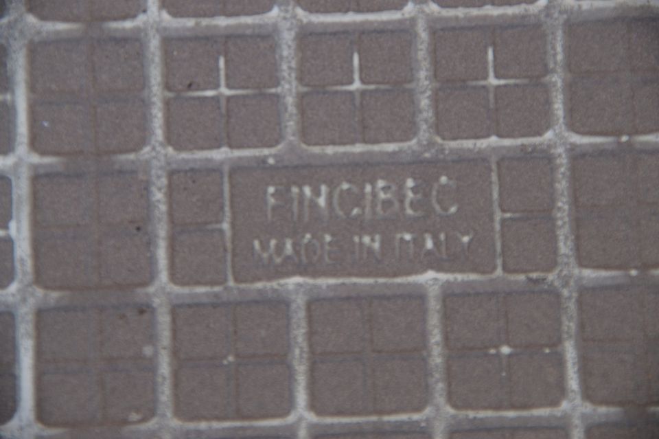 Fliese / Feinsteinzeug in Grau, ca 6+3 qm in Langenhagen