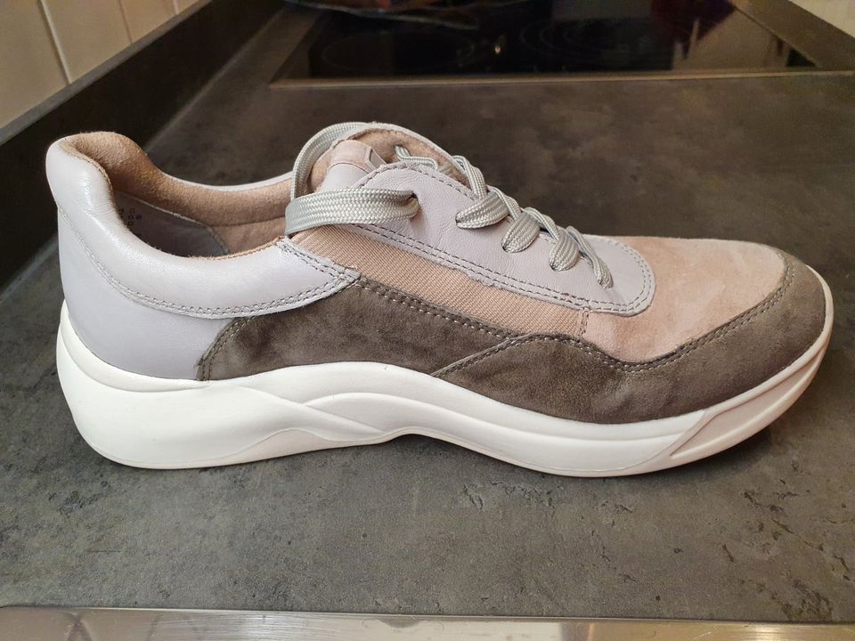 TAMARIS - Halbschuhe / Sneaker / Schnürschuhe aus Leder, Größe 40 in Dresden