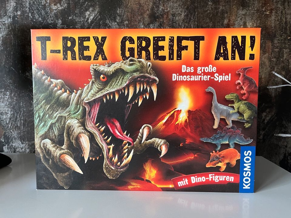 T-Rex greift an. Gesellschaftsspiel kosmos in Berlin