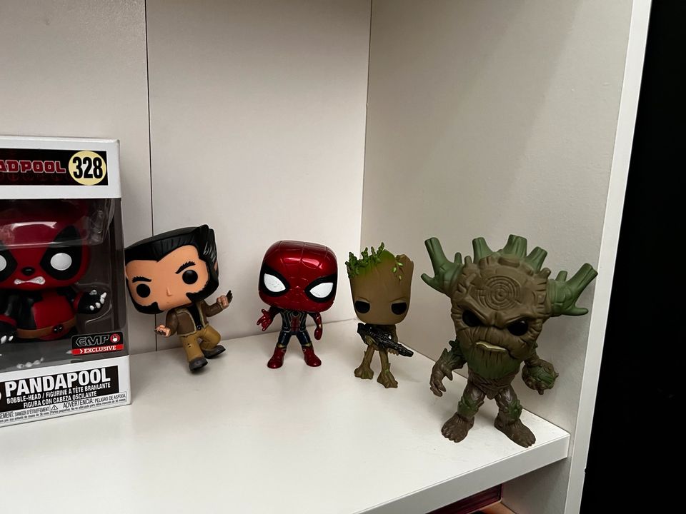 Marvel & DC Funko Pops chase hulk Groot Wonder Woman korg Morales in Dortmund