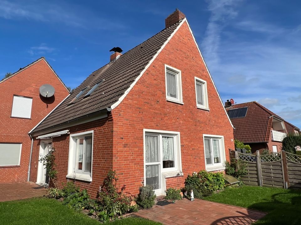 Ihr Ruhepol in Greetsiel: Modernisierte Doppelhaushälfte mit Garten, Carport und Garage in Greetsiel