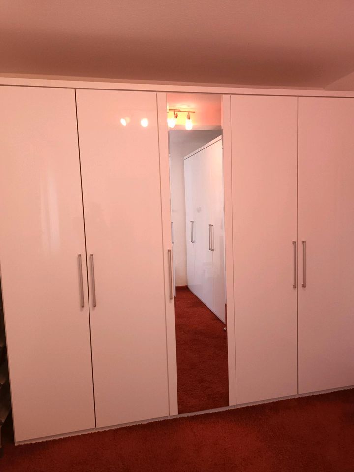 5-türiger Kleiderschrank, 2,5 Meter, weiß glänzend in Duisburg