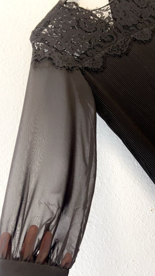 Schwarzes Abendkleid in Kiel