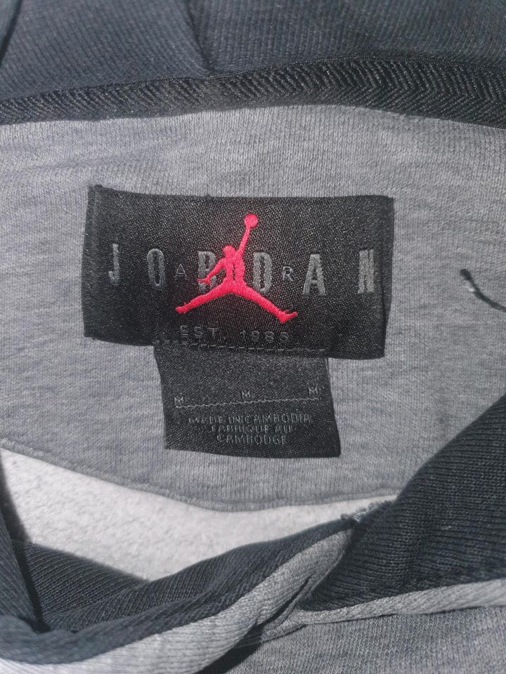 Hoodie von Jordan Größe M in Büchen