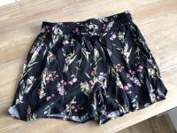 Bündchenshorts mit Blumenprint Nordrhein-Westfalen - Oelde Vorschau