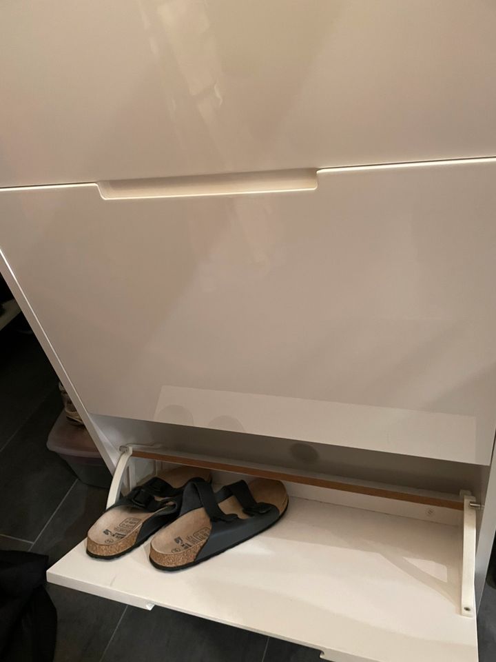 Schrank Schuhschrank Kippschrank weiss Hochglanz in Ritterhude