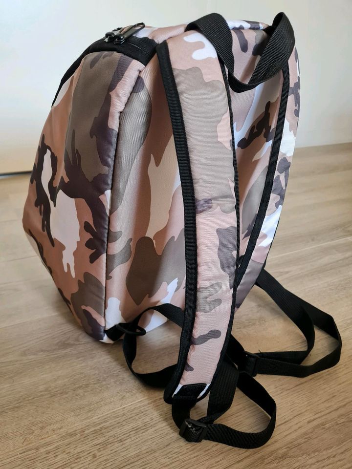 Motorradhelm Rucksack Camouflage in Köln