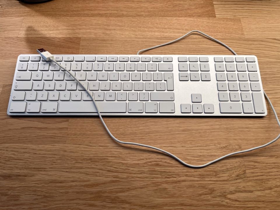 Apple Tastatur / Keyboard A1243 engl. QWERTY USB m. Nummernblock in Dresden