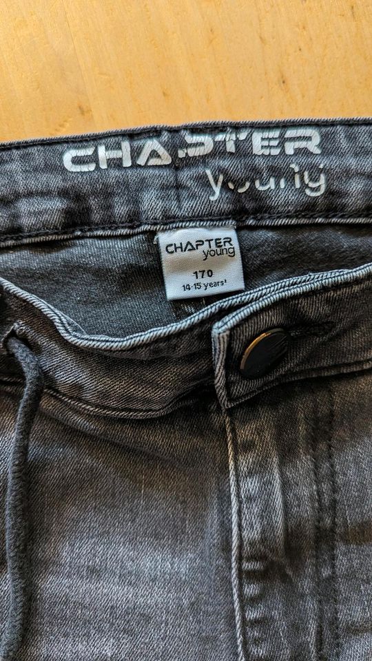 Kurze Jeans. Jungen. Gr. 170 in Krauchenwies