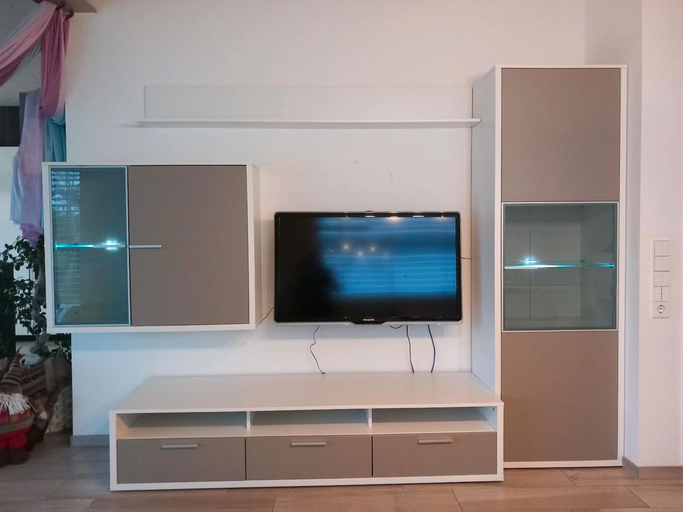 Game Wohnwand Fernseherwand LED Sideboard Vitrine TV Schrank in Kempten