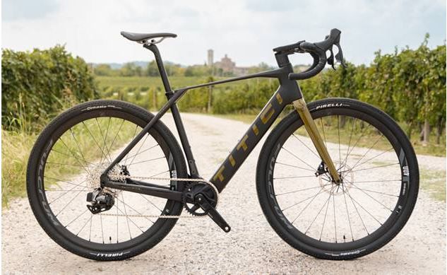 Titici Dynamica eGravel 2023 SRAM Rival AXS in Düsseldorf