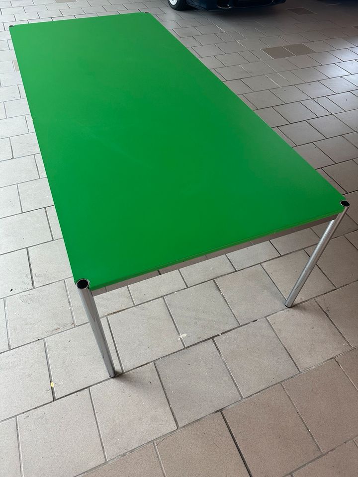 USM Haller Tisch Grün 225 x 100 cm Esstisch / Bürotisch in Holzwickede