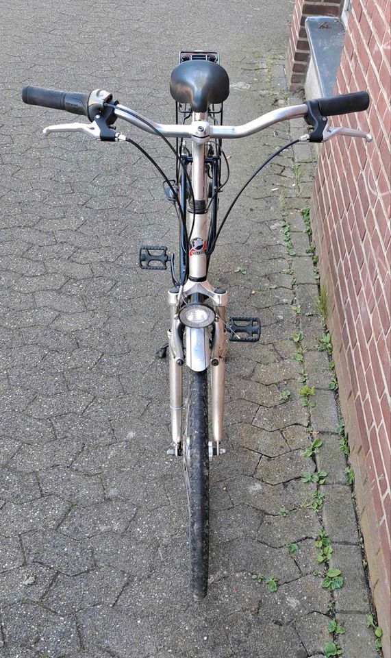 28 Zoll.  Fahrbereit Fahrrad mit Nabendynamo und Gangschaltung in Krefeld