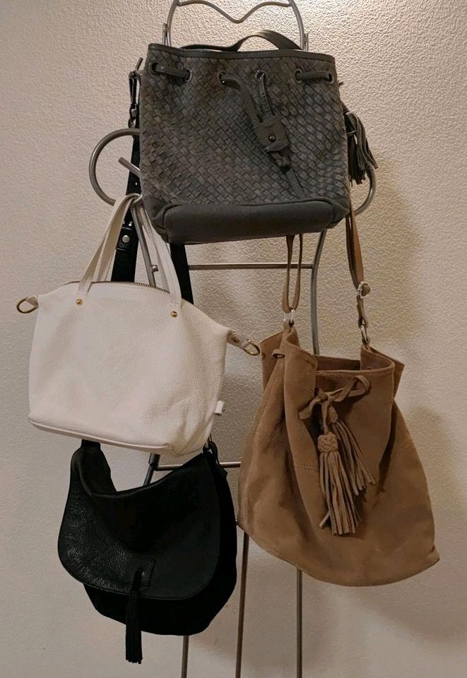 Tasche echt Leder Wildleder grau beige schwarz weiß in Planegg