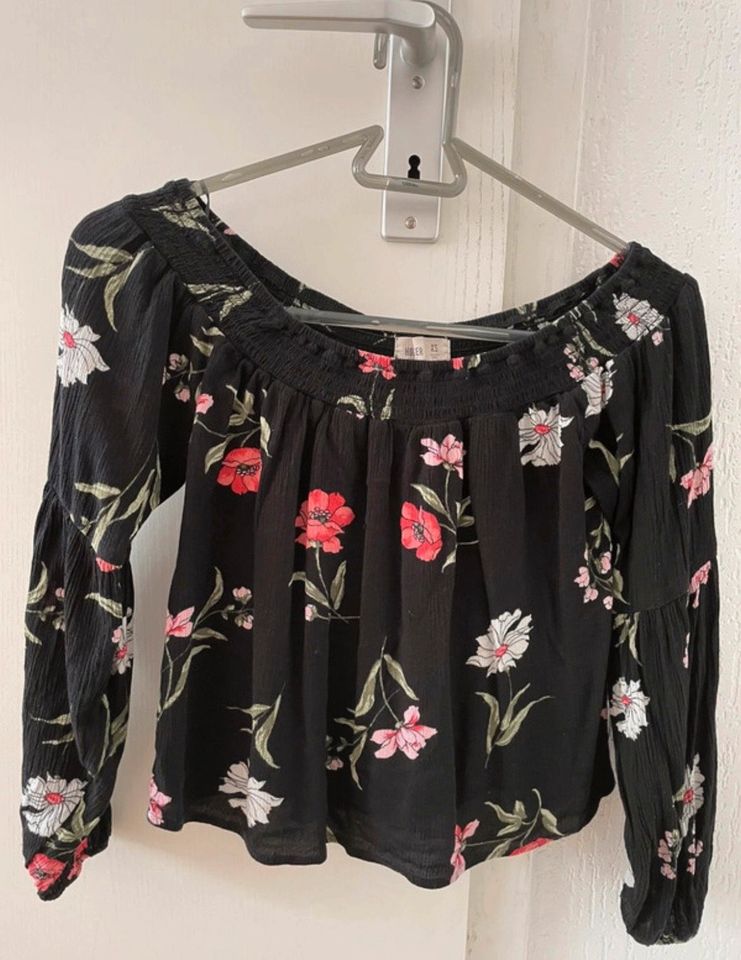 Hollister Bluse mit Blümchen (NEU) in Bergkamen