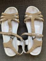 MBT Damen Sandalen Lack beige wie neu EUR 38 Bayern - Pflaumdorf Vorschau