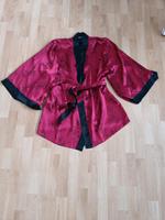 Satin Morgenmäntel/ Kimono C&A M rot Blumenmuster Nordrhein-Westfalen - Mönchengladbach Vorschau