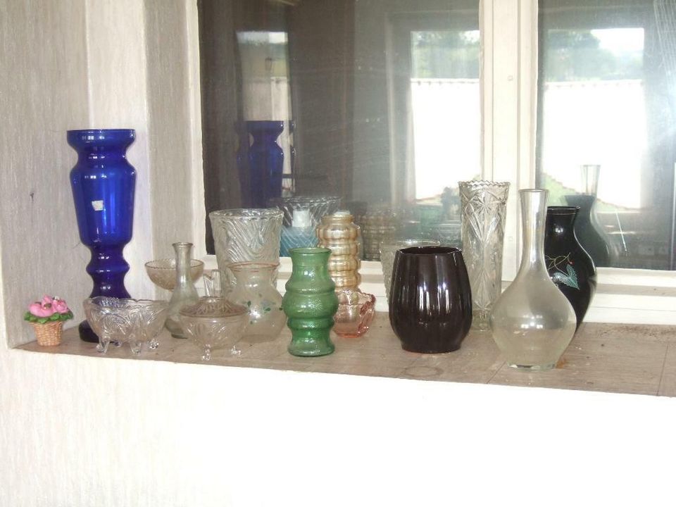 verschiedene alte Vasen in Kaltenwestheim