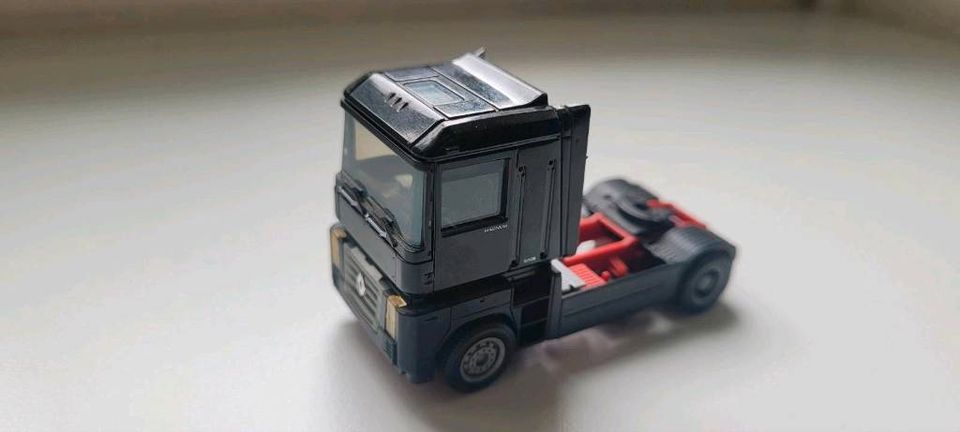 Herpa Zugmaschinen  Scania Volvo DAF in Steinen