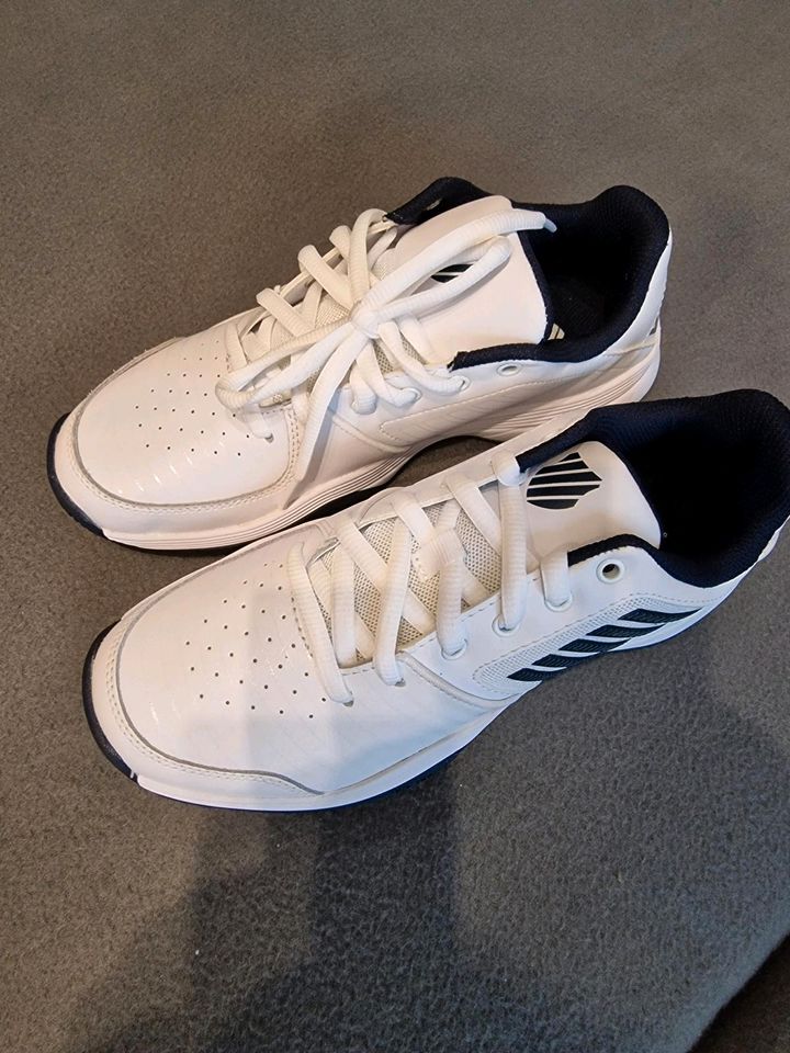 K-Swiss Sneaker Leder...weiss...Neu ohne Karton...39,5 in  Nordrhein-Westfalen - Fröndenberg (Ruhr) | eBay Kleinanzeigen ist jetzt  Kleinanzeigen