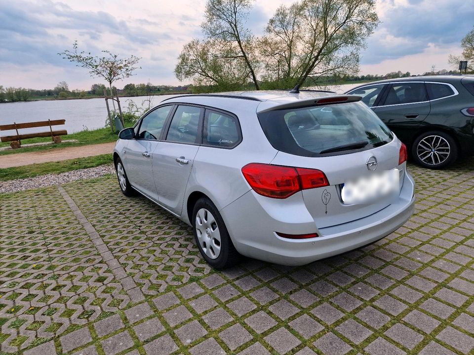 Opel Astra J 2011 in Geesthacht