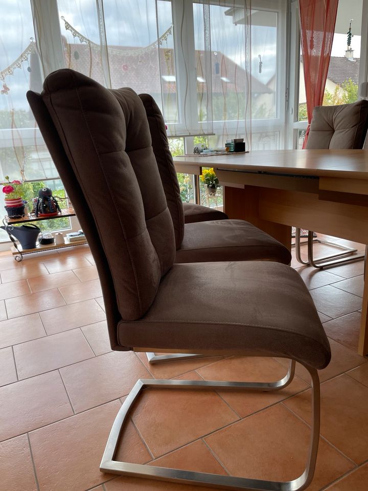 Esstisch  mit  6 Stühlen  ( Tisch ausziehbar) in Pforzheim