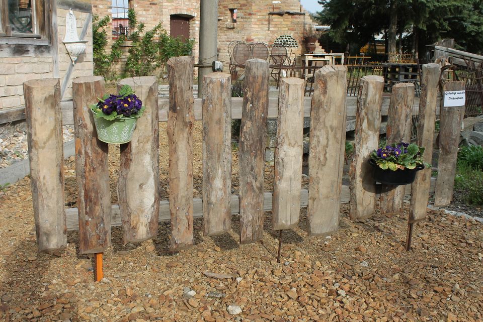 Gartenzaun alte Deckenstaken Holz Bretter Zaunlatten in Luckenwalde