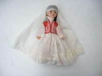 Puppe Mädchen weißes Kleid weißer Schleier rote Bluse Deko asia Baden-Württemberg - Weingarten Vorschau