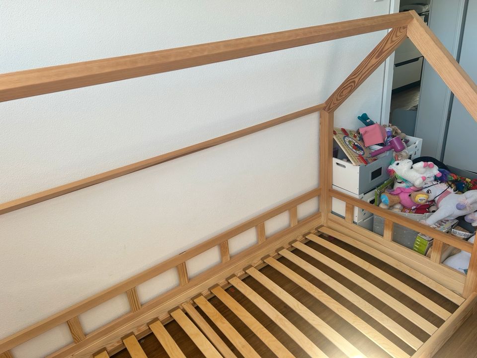 HAUSBETT Kinderbett mit Rausfallschutz Naturholz BELL in München