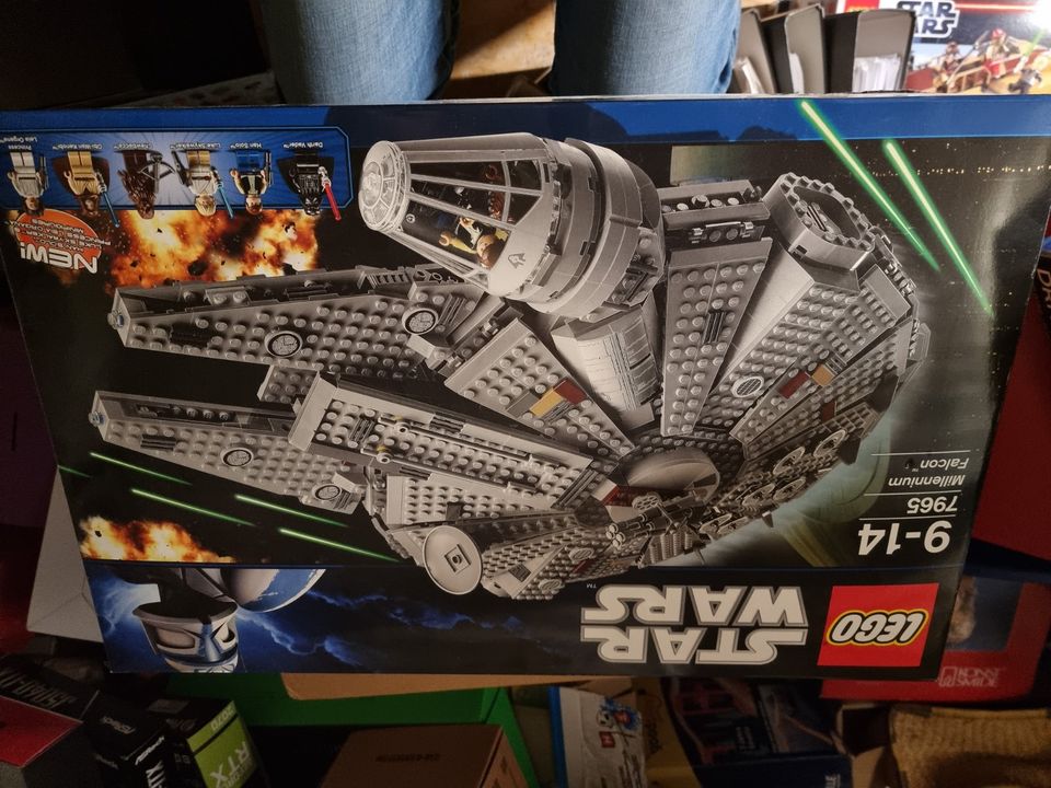 LEGO Millennium Falcon Star Wars (7965) ungeöffnet in Ebern