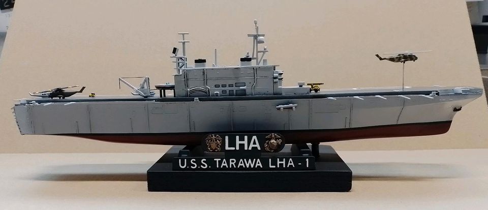 Revell Modellbausatz Tarawa Landungsschiff 1:720 gebaut in Frankfurt am Main