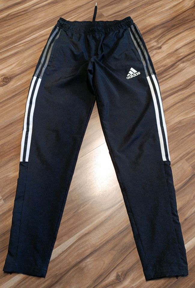 Adidas Hose - Gr. S Männer - top in Freiberg