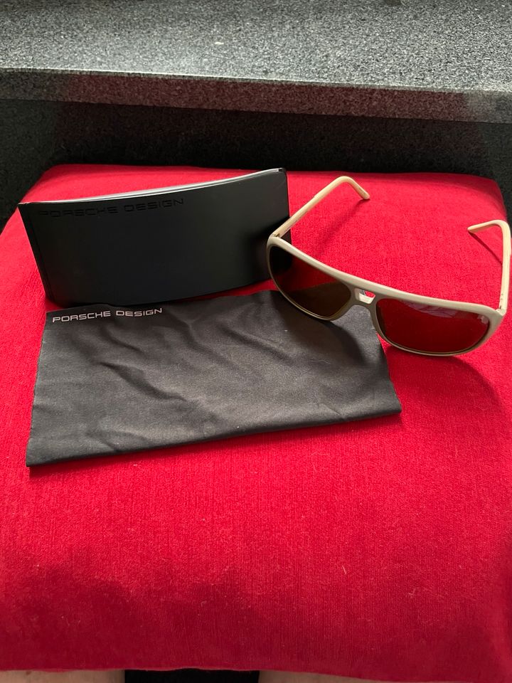 Porsche Design Sonnenbrille P8557 in Arnsberg