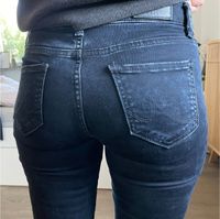 LTB dunkelblaue Jeans Hose mit Reißverschluss 28/30 Hessen - Frankenberg (Eder) Vorschau