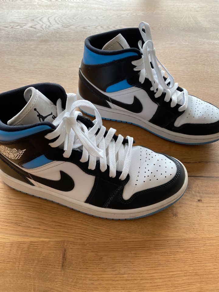 AIR JORDAN 1 MID white-black-blue Größe 38,5 in Buchholz-Kleefeld -  Hannover Groß Buchholz | eBay Kleinanzeigen ist jetzt Kleinanzeigen