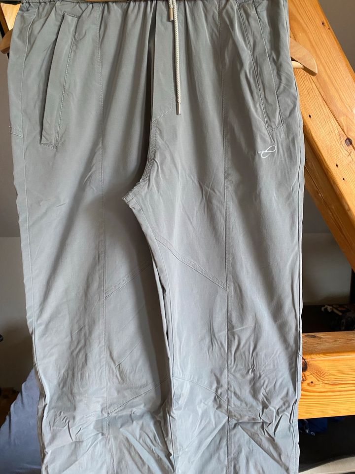 Olakala Hose Track Pants Gr.S in Hirschberg