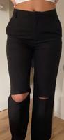 Bershka Hose mit hohem Bund und Rissen High Waist Jeans S M Berlin - Spandau Vorschau