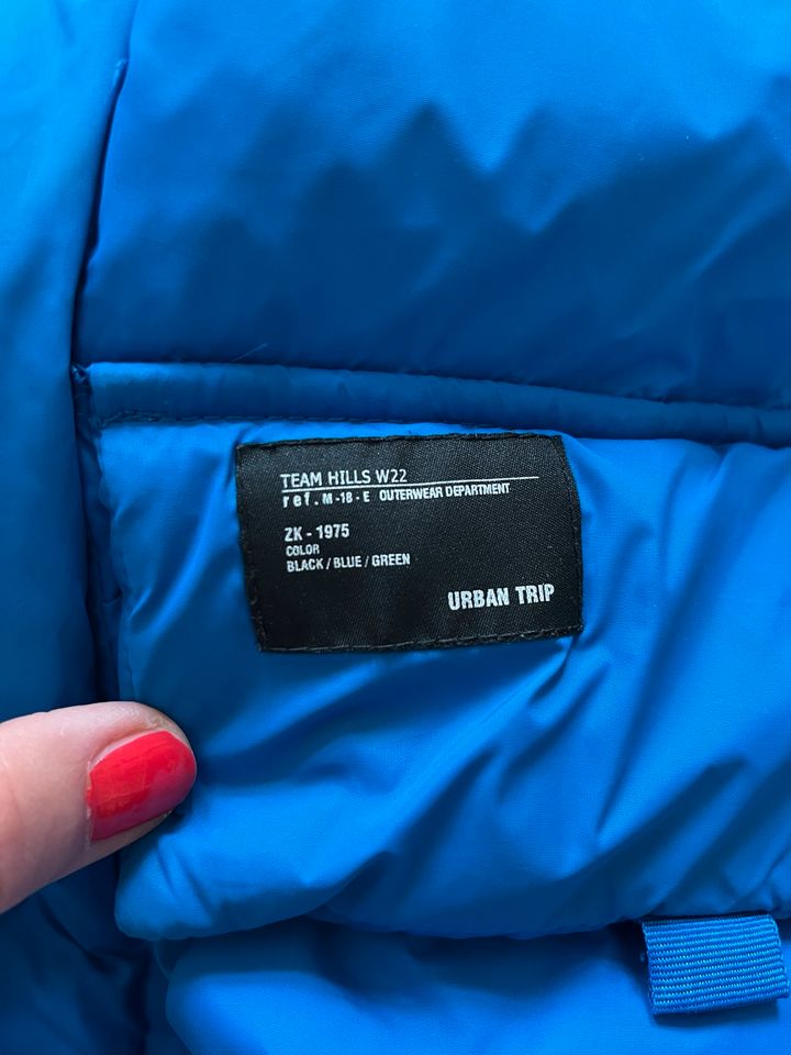 Daunenjacke, Winterjacke, blau Zara 6-7 Jahre / 122 in Berlin