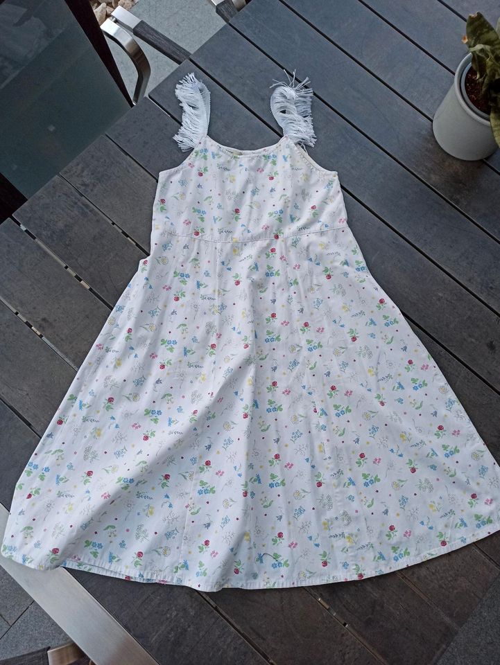 Sommerkleid 140 4€ in Eppingen