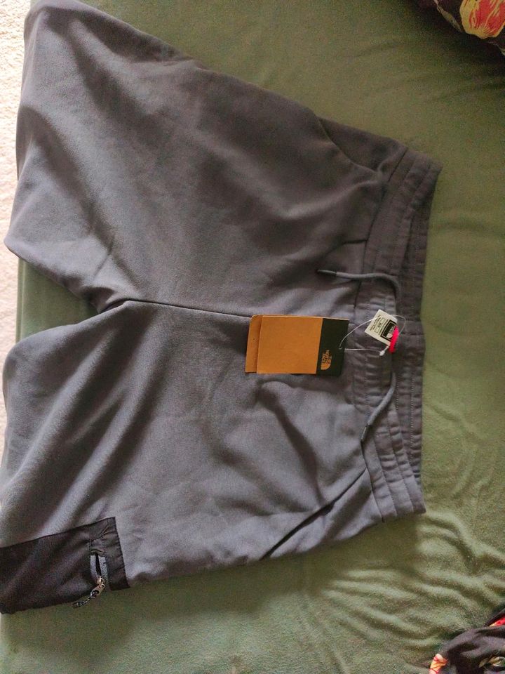 The north face jogger vanadis grau M NEU in Freiburg im Breisgau