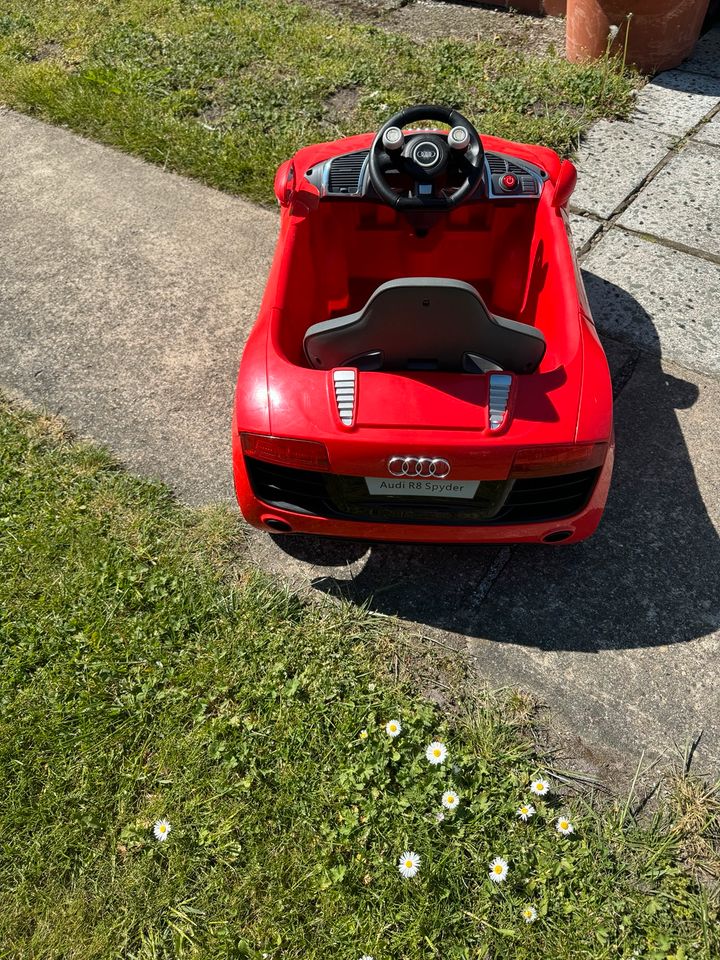 Kinder Auto mit Akku in Berlin