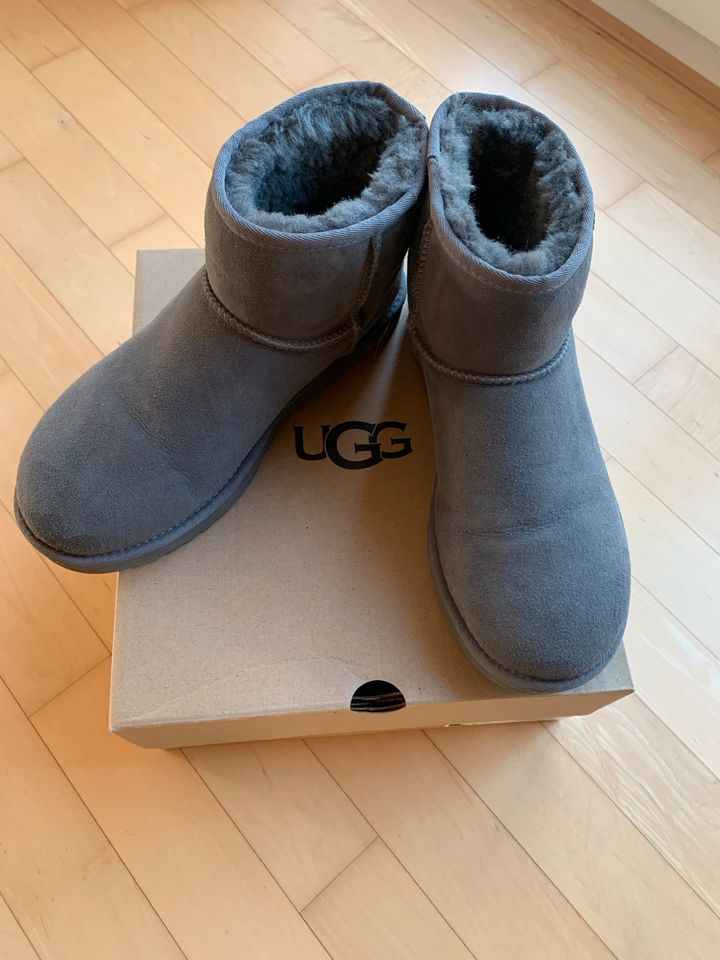 UGG Classic Mini Stiefelette grau Gr. 42 in Rehna